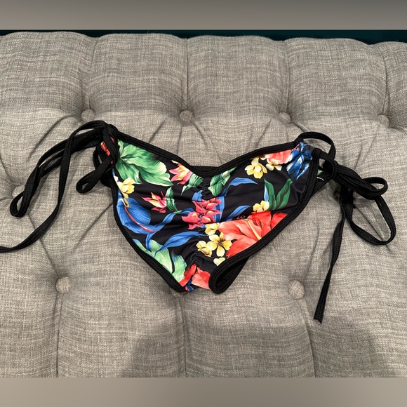 Fede Swimwear tropical string bikini - Picture 9 of 11
